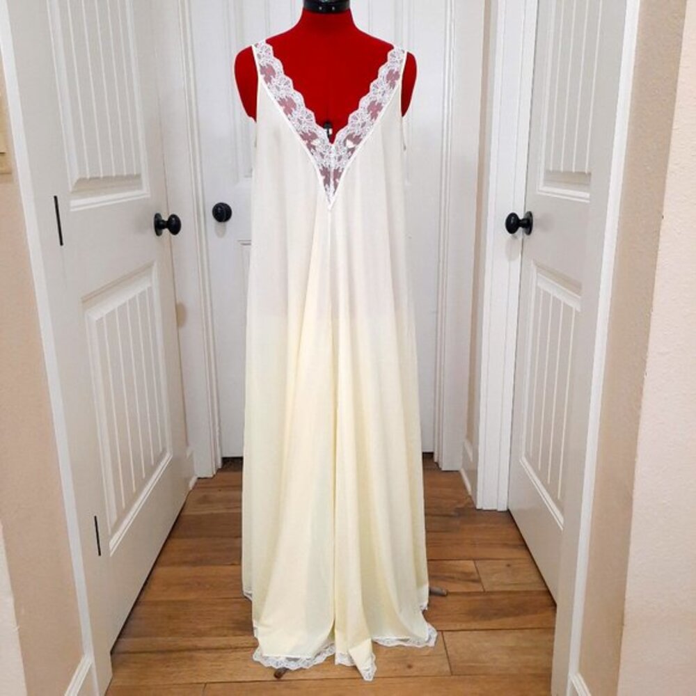 Vintage‎ Lucie Ann Yellow Nightgown Negligee Chantilly Lace Small Nylon v-neck